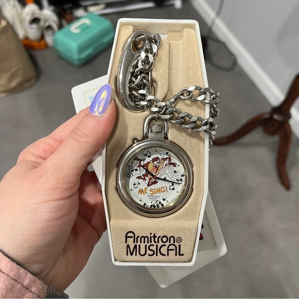 Armitron Looney Tunes Tazmanian Devil Musical Pocket Watch with Chain Vintage